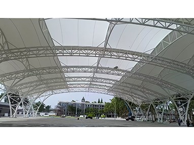 四川自贡富源中学风雨操场钢膜结构项目